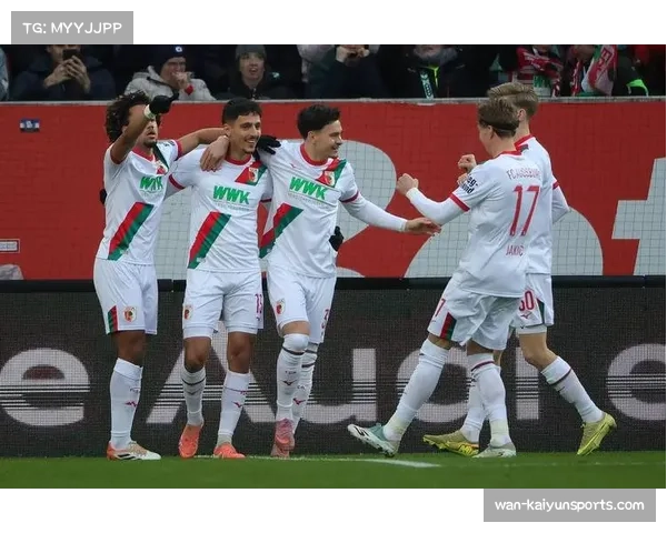 实时：奥格斯堡球员抗议判罚，比赛中断长达五分钟